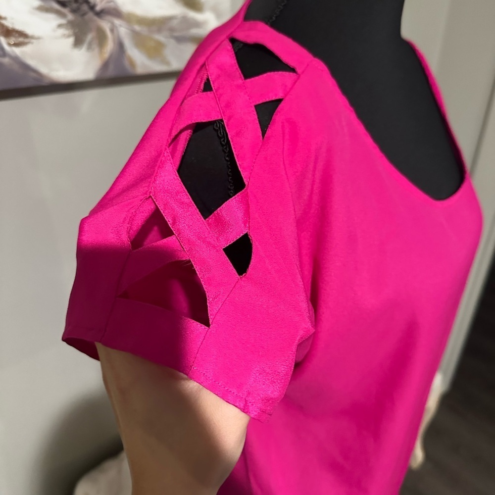 Express Fuchsia Blouse with Ribbon Cutout Shoulder size Large - Picture 3 of 5